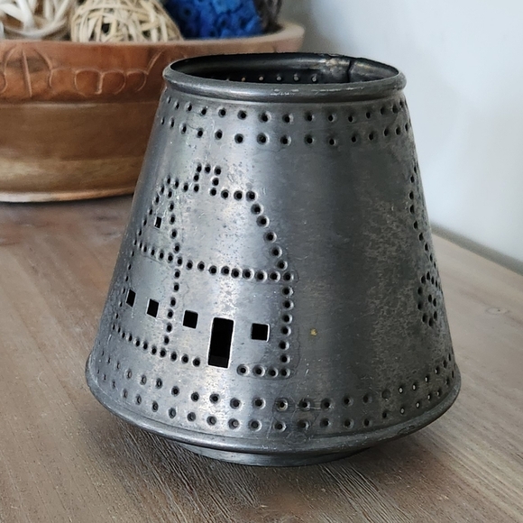 🕯️ Yankee Candle Rustic Metal Topper – Heart & Home Design, Preowned - Picture 2 of 15